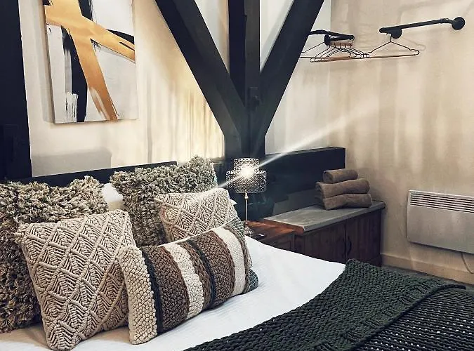 Exclusive And Modern - Centre- 85