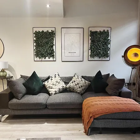 Refurbished May 2026 - Exclusive And Modern Bradford City Centre- 85