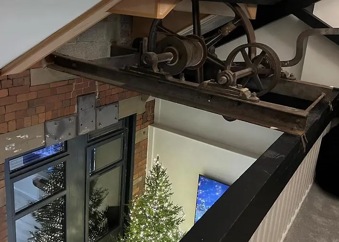 Exclusive And Modern - Centre- 85