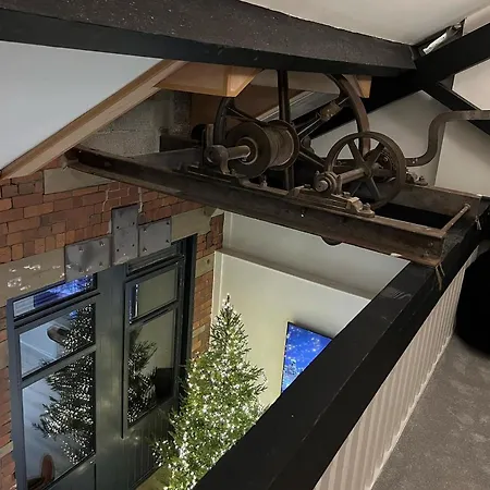 Exclusive And Modern - Centre- 85