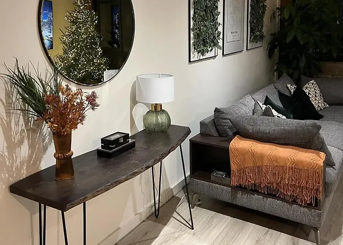 Exclusive And Modern - Centre- 85